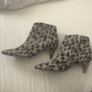 Same Edelman Snow Leopard booties